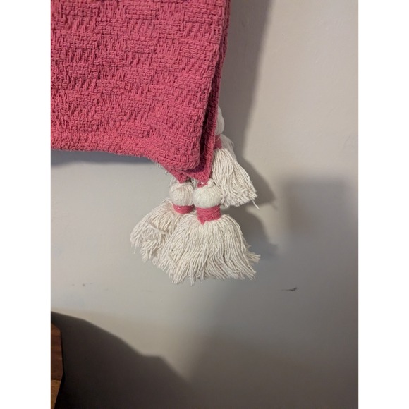 Rachel Zoe Dark Pink Ghost Blanket TikTok Viral Throw Halloween NWT - Picture 4 of 7